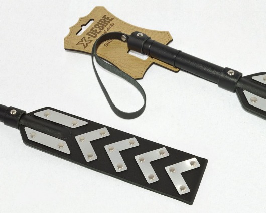 Черная шлепалка с имитирующими металл вставками - Sitabella - купить с доставкой в Химках