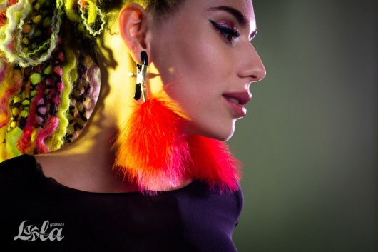 Зажимы на соски с красным пухом Euphoric - Lola Games - купить с доставкой в Химках