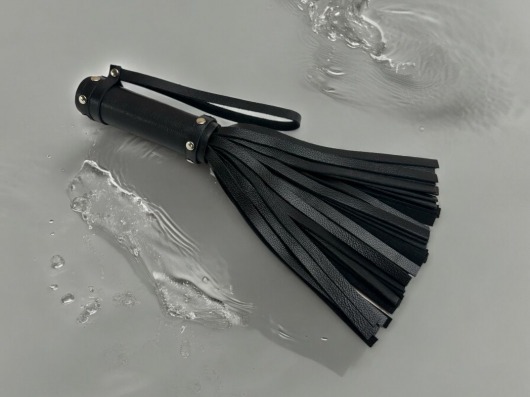 Черная генитальная мини-плеть Queen Arsenal - 26 см. - БДСМ Арсенал - купить с доставкой в Химках